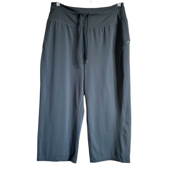 ATHLETA ULTIMATE CROP WIDE GRANITE BLUE PANTS SIZE LARGE - Picture 4 of 16